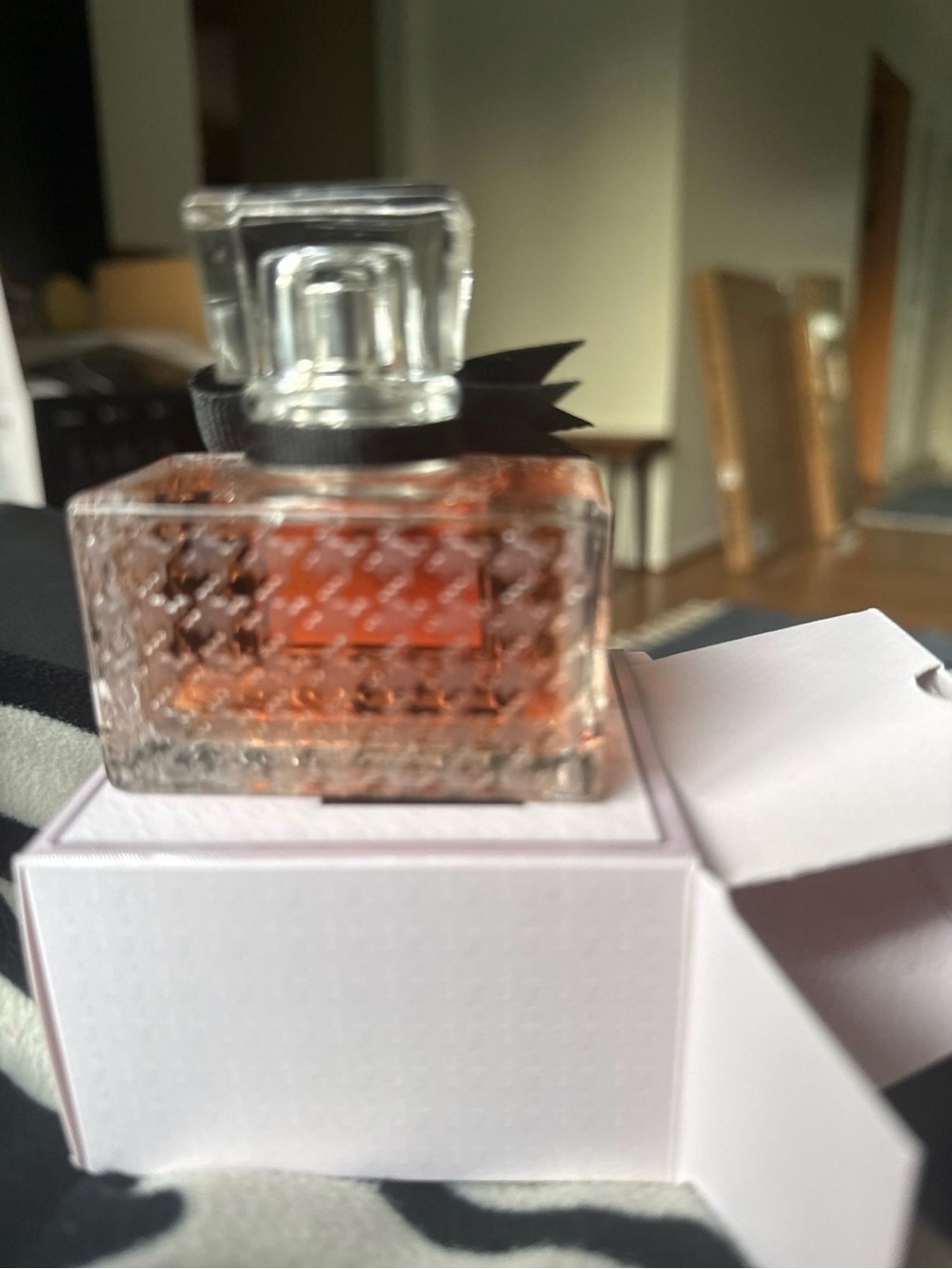 Miss Dior Essence Parfum - Picture 11 of 11
